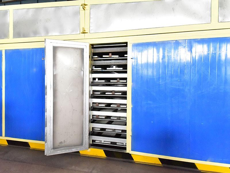 Egg tray equipment